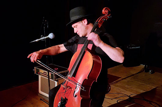 ZIMMER 16 - Christoph Schenker